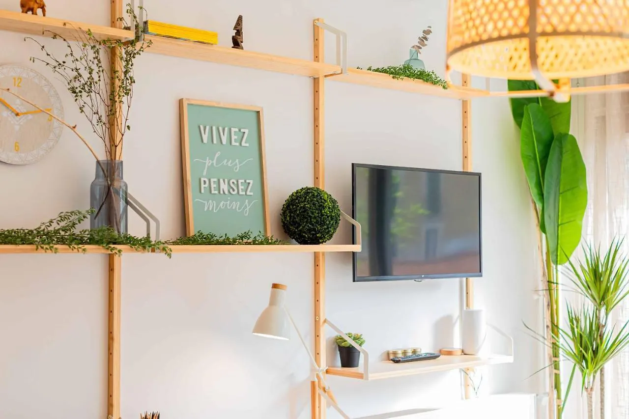 Studio Bali 2** + Parking Prive Inclus Aix-les-Bains 0*,  France